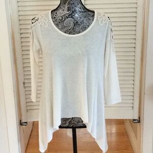 Hollister Lace shoulders, hi low sweater travel XS